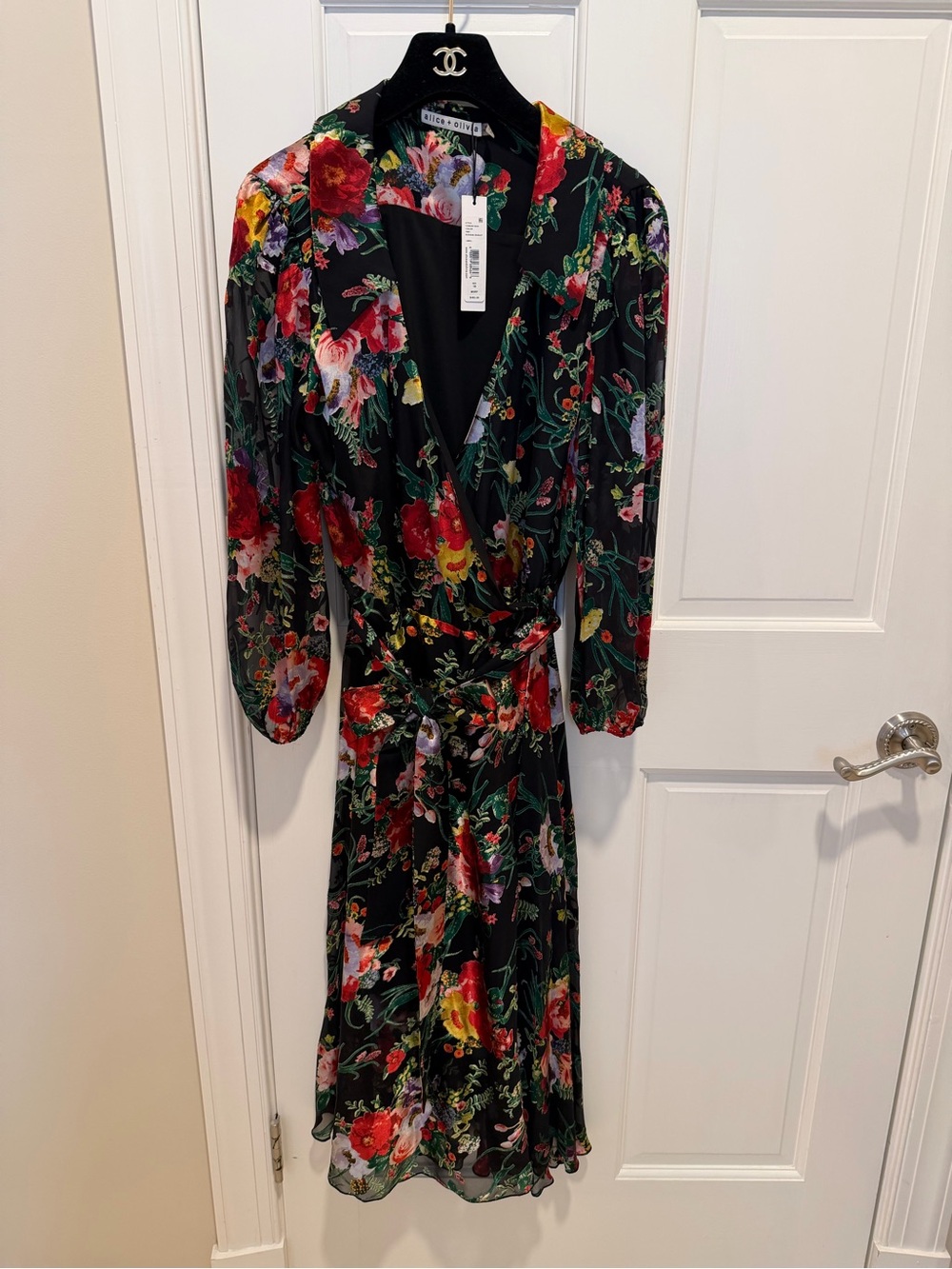 NWT Alice + Olivia Abney Black Floral Wrap Midi Dress Blooming Bouquet size 10 - Picture 2 of 16